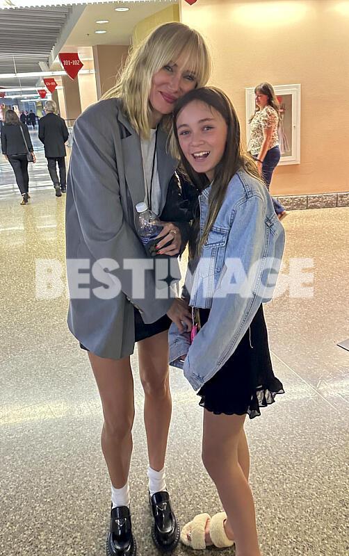 Info - Kimberly Stewart confirme la naissance de son deuxième enfant en célébrant son premier anniversaire avec une photo inédite
