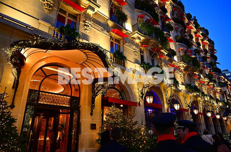 Info - Cambriolage nocturne dans le palace parisien Plaza Athénée