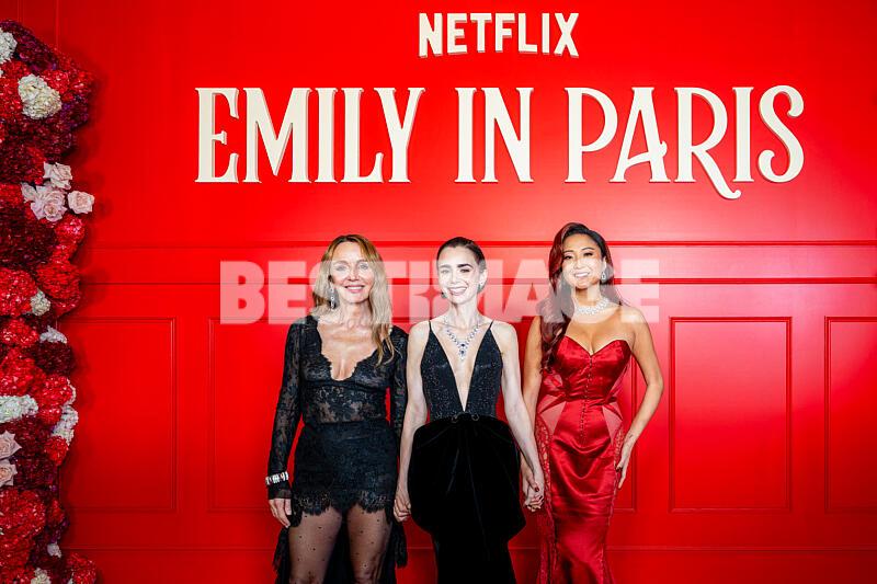 Info du 19/09/2026 -  Emily in Paris » : c’est fini - Lily Collins a annoncé sur son instagram la fin de la série, au bout de 7 années