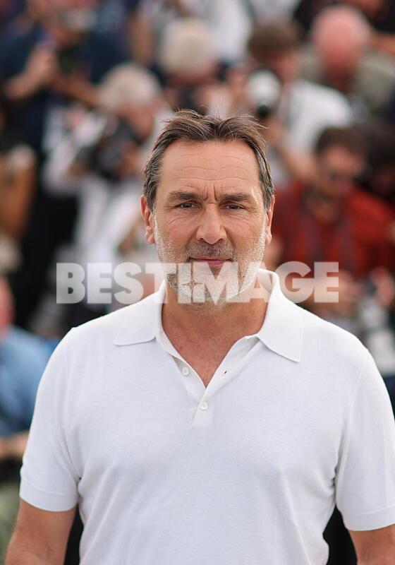 Info - Gilles Lellouche signe le prochain clip de Mylène Farmer