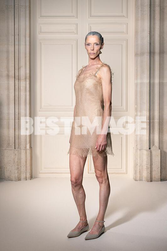 Défilé de mode Viktor & Rolf Collection Haute Couture Automne/Hiver 2026-2027 lors de la Fashion Week de Paris (PFW) au Palais Brogniart