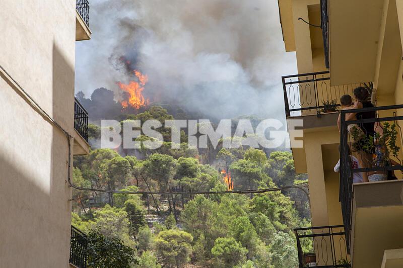 Incendies de forêts dans la région de Modica en Sicile