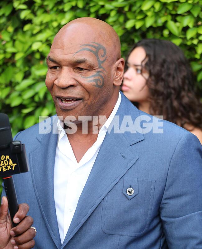 Mike Tyson, Anthony Michael Hall...assistent au gala de charité annuel 