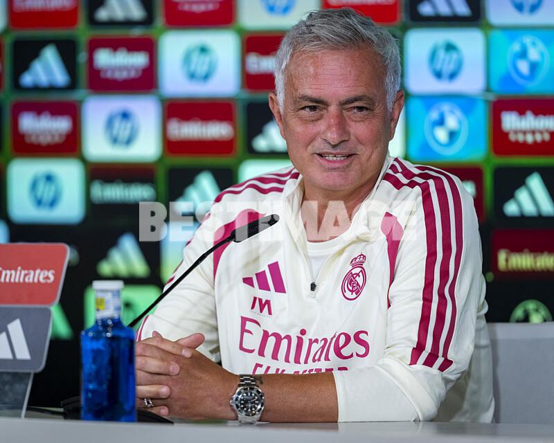 José Mourinho, entraîneur du Real Madrid, donne une conférence de presse, la veille du match contre Real Sociedad