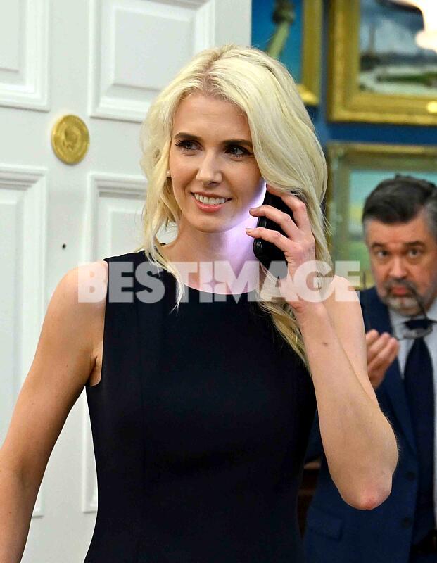 Info - Donald Trump a offert 45.000 dollars en cadeau à Natalie Harp et deux autres assistantes