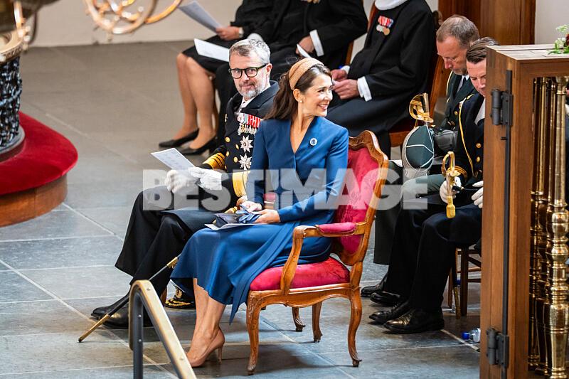 Le roi Frederik et la reine Mary de Danemark participent aux cérémonies de la Journée du drapeau dédiée aux militaires danois déployés en mission, à Copenhague