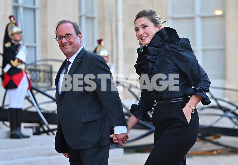 Info - Julie Gayet et François Hollande main dans la main à l'Elysée