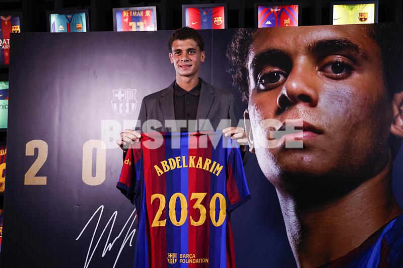 Hamza Abdelkarim renouvelle son contrat en tant que joueur du FC Barcelone