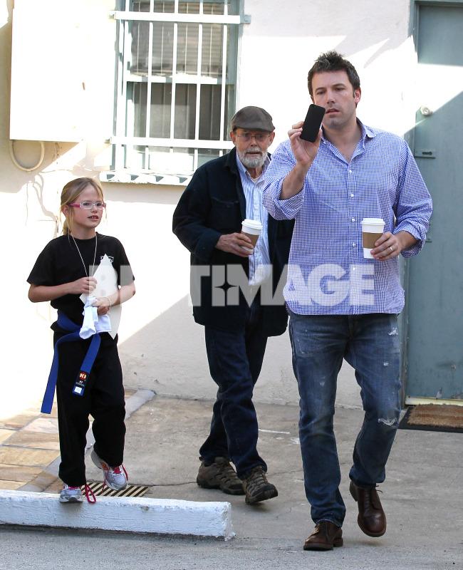 Info - Casey et Ben Affleck ont perdu leur père Timothy quelques mois seulement après le décès de leur mère