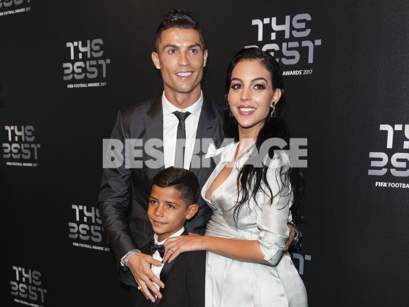Info - Quelques jours après leur mariage, Georgina Rodriguez aurait décidé de faire des trois premiers enfants de Cristiano Ronaldo les siens
