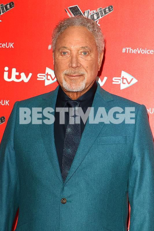 Info - Tom Jones, 86 ans, affirme avoir été renvoyé de *The Voice UK* en raison de « difficultés financières » et assure qu'il « ne voulait pas partir »