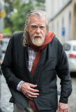Info - Prison avec sursis requise contre le couple suspecté d’avoir accaparé l’héritage de Michael Lonsdale