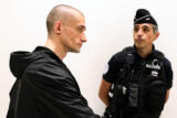 Info - L'artiste russe Piotr Pavlenski, menacé de perdre son statut de réfugié en France