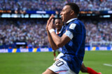 Info - Foot: Mbappé bat le record de Giroud avec un 58e but en équipe de France