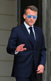 Info - Emmanuel Macron accueille le sultan d’Oman à l'Elysée avec sa paire de lunettes de soleil