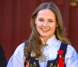 Info - La princesse Ingrid Alexandra, âgée de 22 ans, devient officiellement la première femme héritière directe de la couronne norvégienne